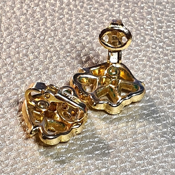 Trifari Goldtone 3 Hearts Clip On Earings - Picture 3 of 4
